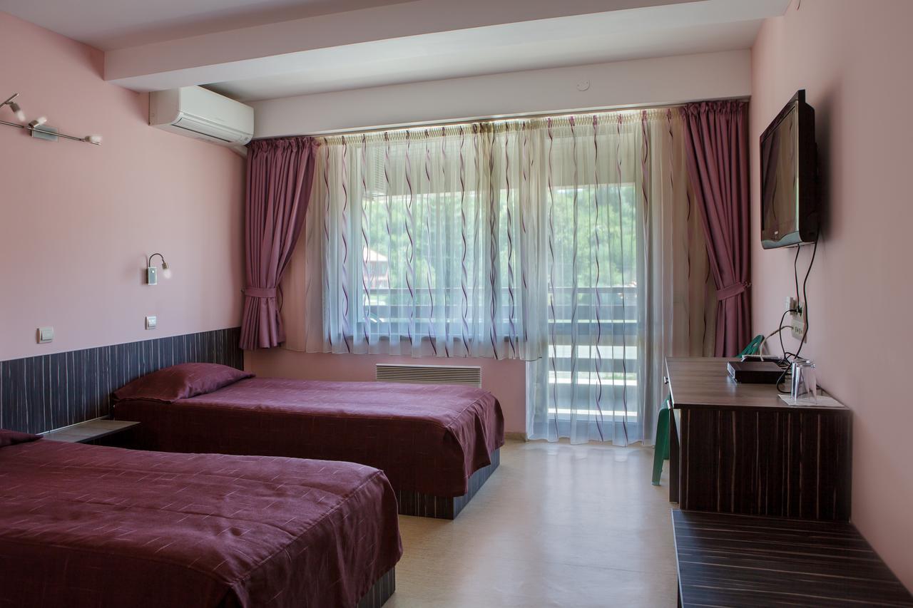 Family Hotel Kipra Esterno foto