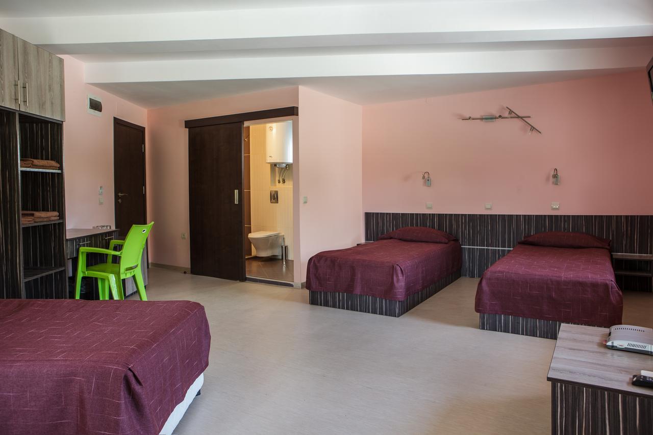 Family Hotel Kipra Esterno foto